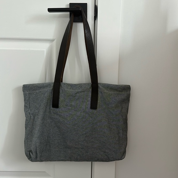 Everlane Handbags - Everlane Gray Tote Bag Brown‎ Leather Handles Zip Closure & Inner Pocket